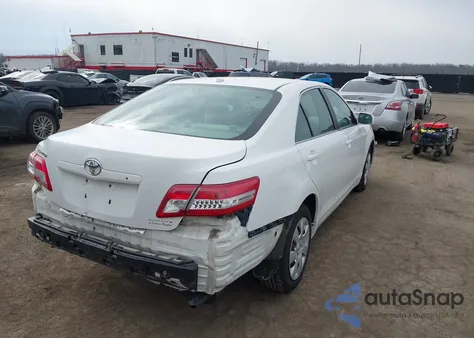 2011 Toyota Camry z USA, uszkodzony, nr VIN 4T1BF3EK2BU582435